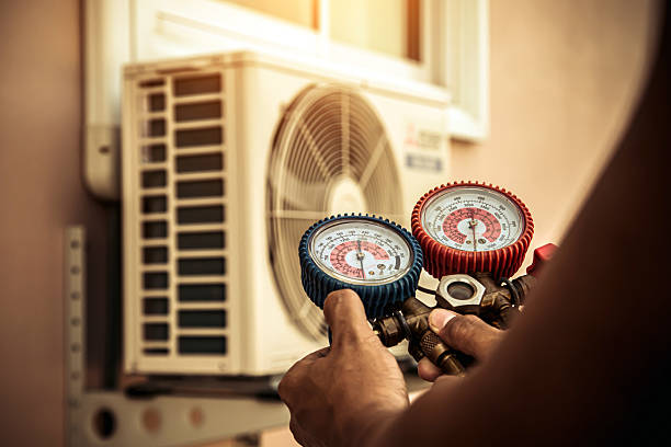 Professional Hvac technician working in Valencia, CA